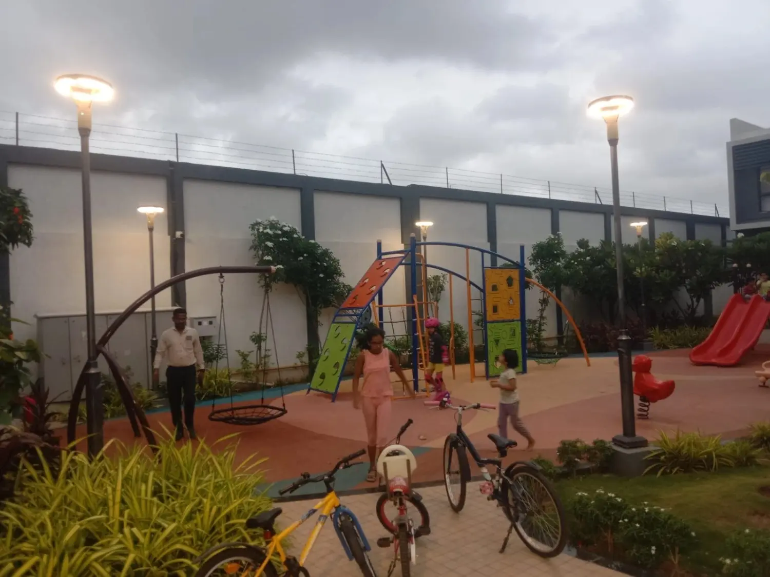 SONG BIRD Garden & Street Light Pole